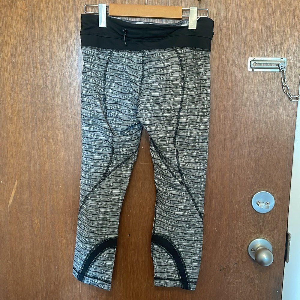 Lululemon Cropped Leggings - Picture 7 of 12